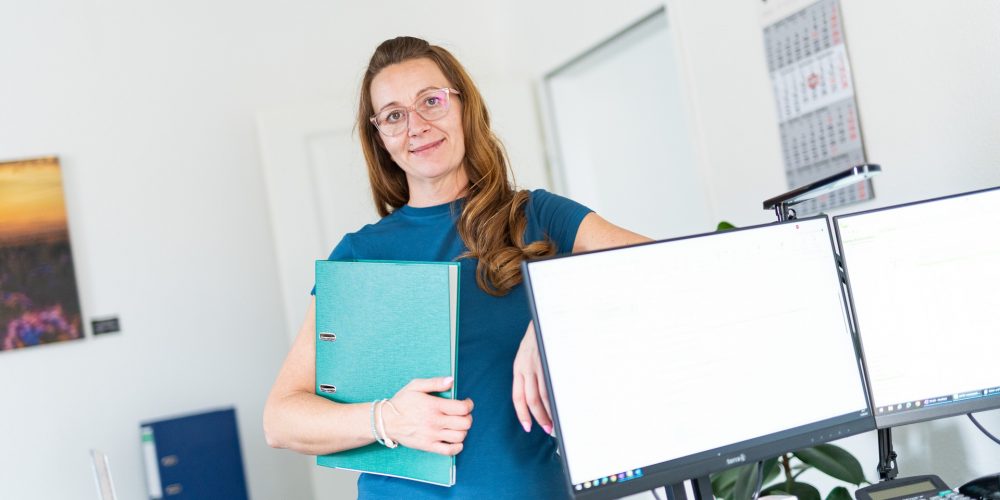 Porträt von Olesja Fischer, Mitarbeiterin in der Kanzlei Andreas Moosdorf in Staßfurt – moderne Steuerberatung mit digitalem Fokus