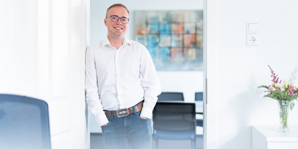 Porträtfoto von Marvin Riedel, Mitarbeiter der Kanzlei Steuerberater Andreas Moosdorf in Staßfurt – zuverlässige Beratung und digitale Zusammenarbeit